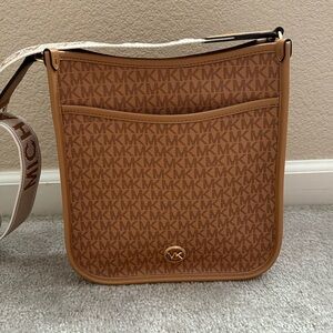Micheal Kors Luisa Large Signature Logo Messenger Bag